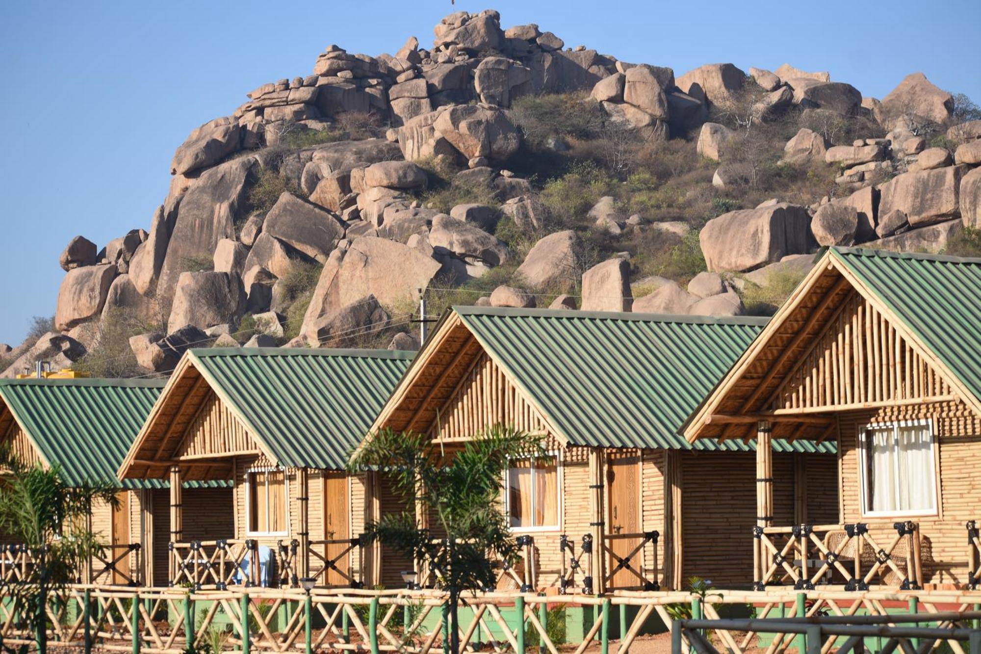 Mowgli'S Cafe Hampi & Guest House Екстер'єр фото