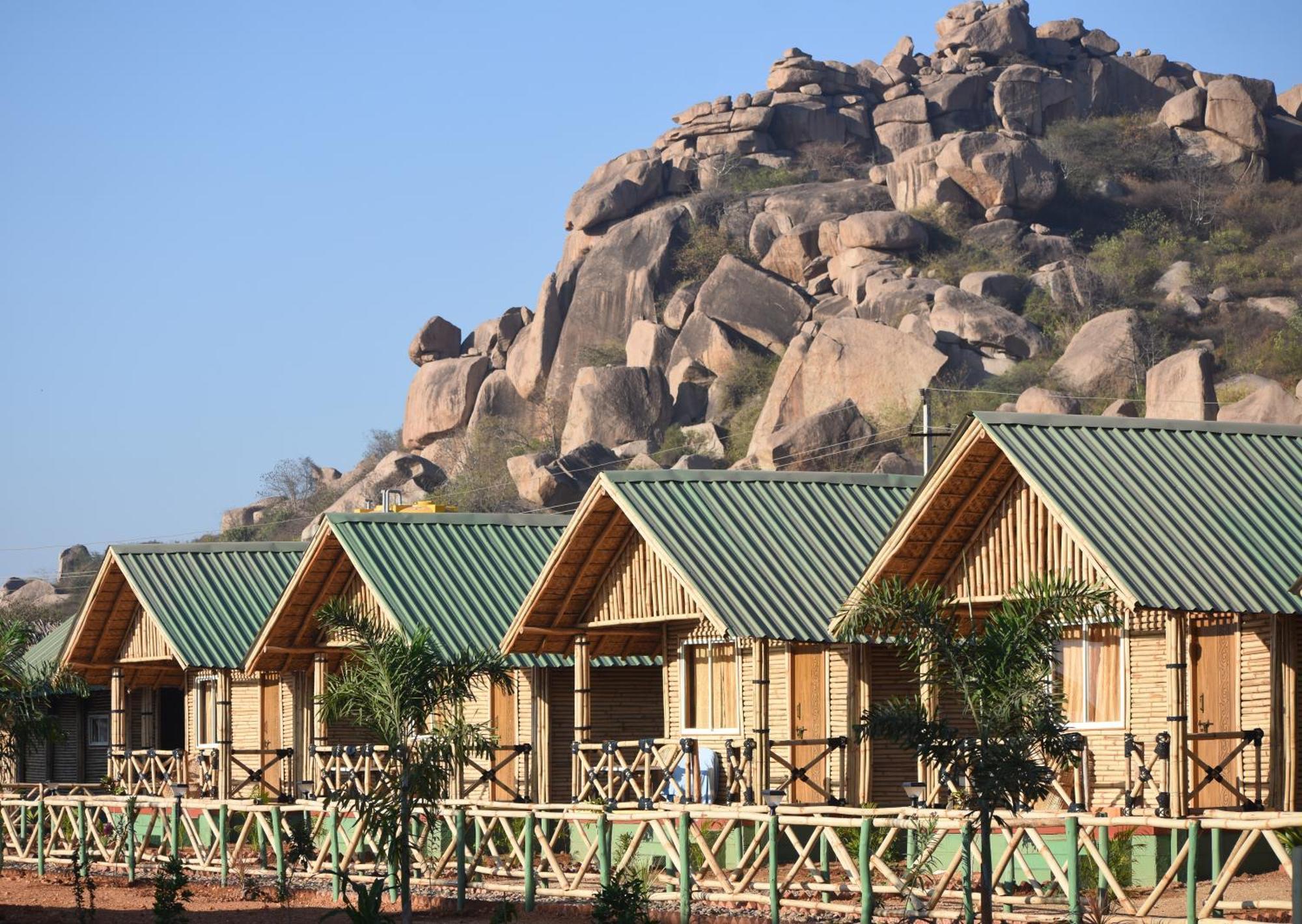Mowgli'S Cafe Hampi & Guest House Екстер'єр фото