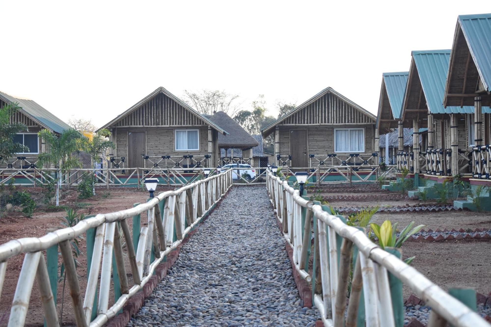 Mowgli'S Cafe Hampi & Guest House Екстер'єр фото