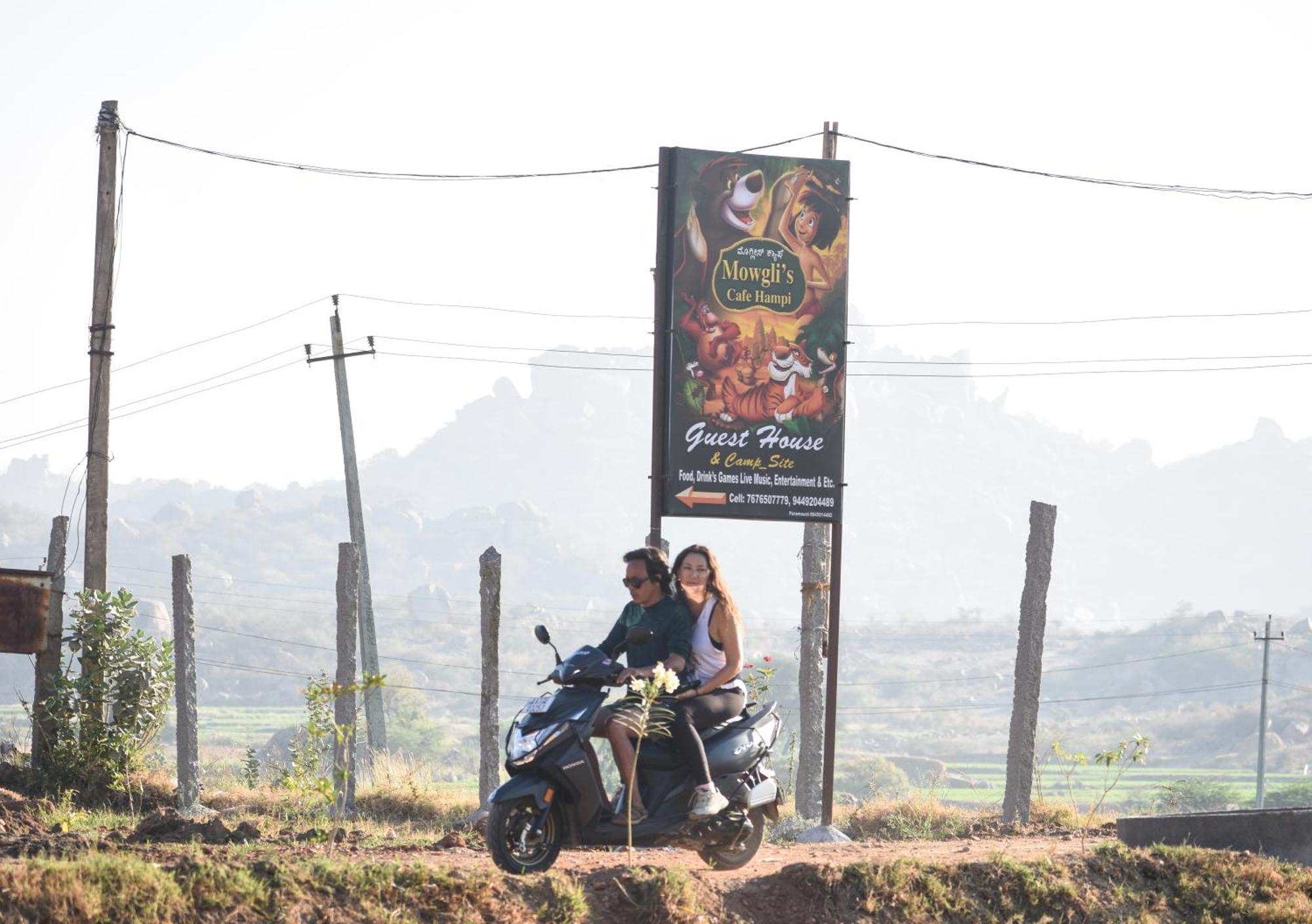 Mowgli'S Cafe Hampi & Guest House Екстер'єр фото