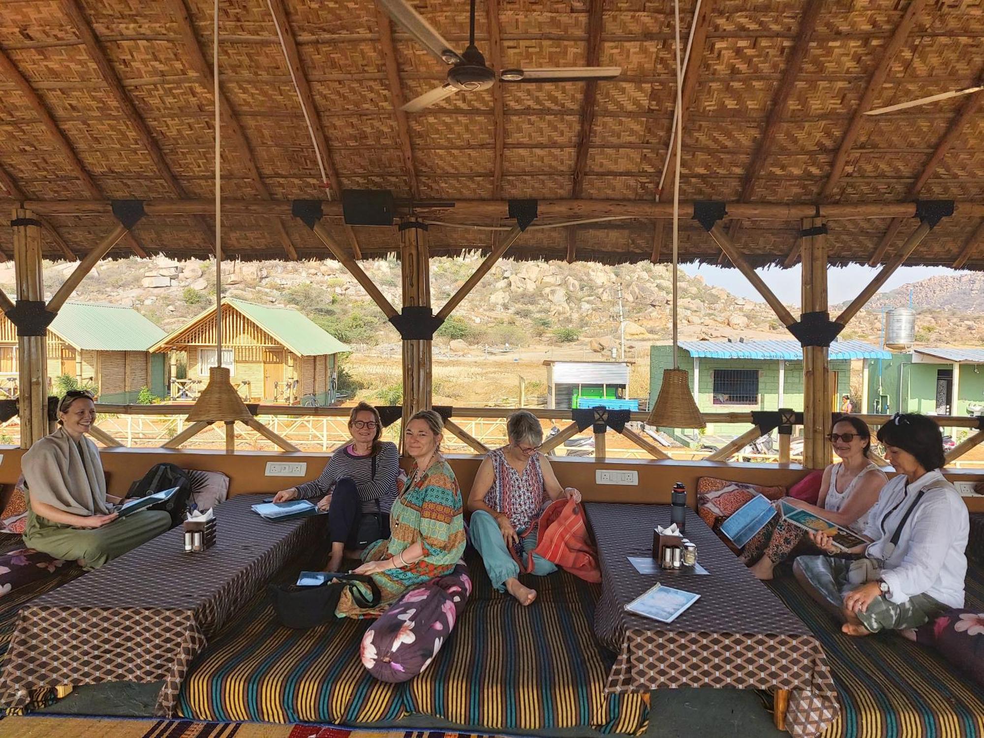 Mowgli'S Cafe Hampi & Guest House Екстер'єр фото