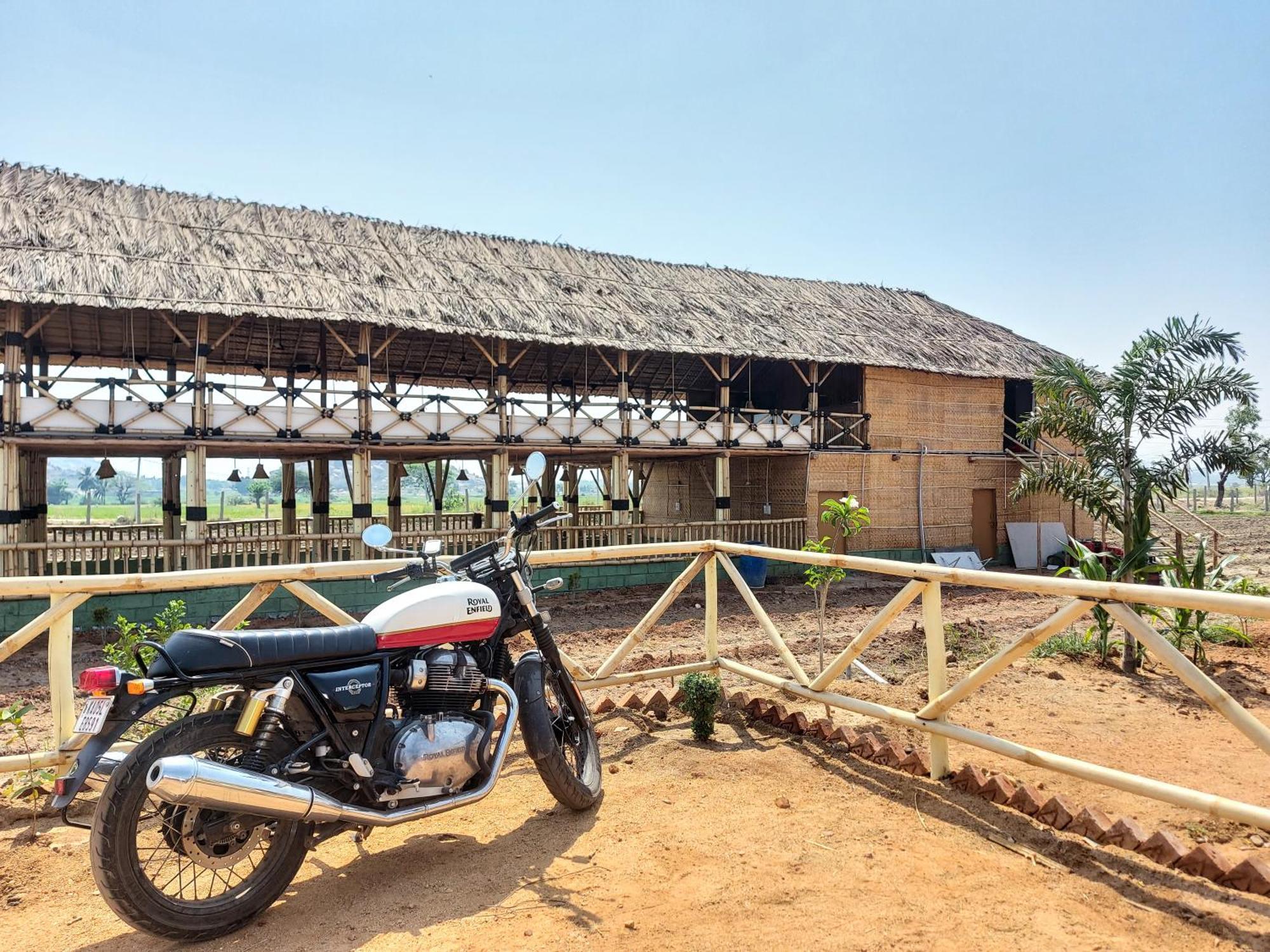 Mowgli'S Cafe Hampi & Guest House Екстер'єр фото