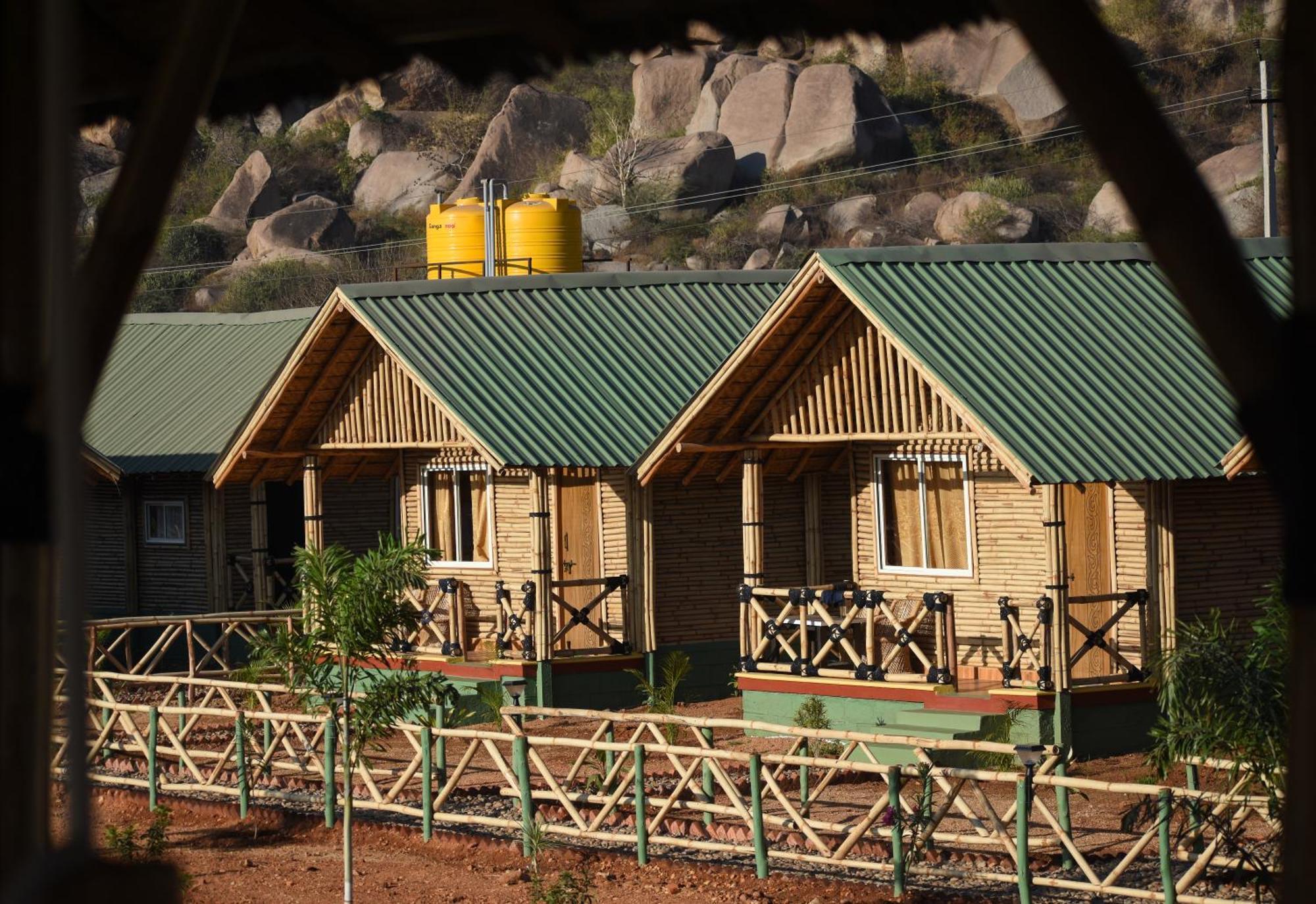 Mowgli'S Cafe Hampi & Guest House Екстер'єр фото