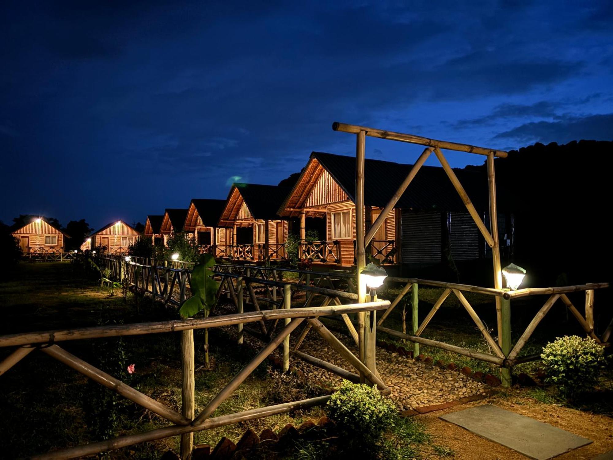 Mowgli'S Cafe Hampi & Guest House Екстер'єр фото