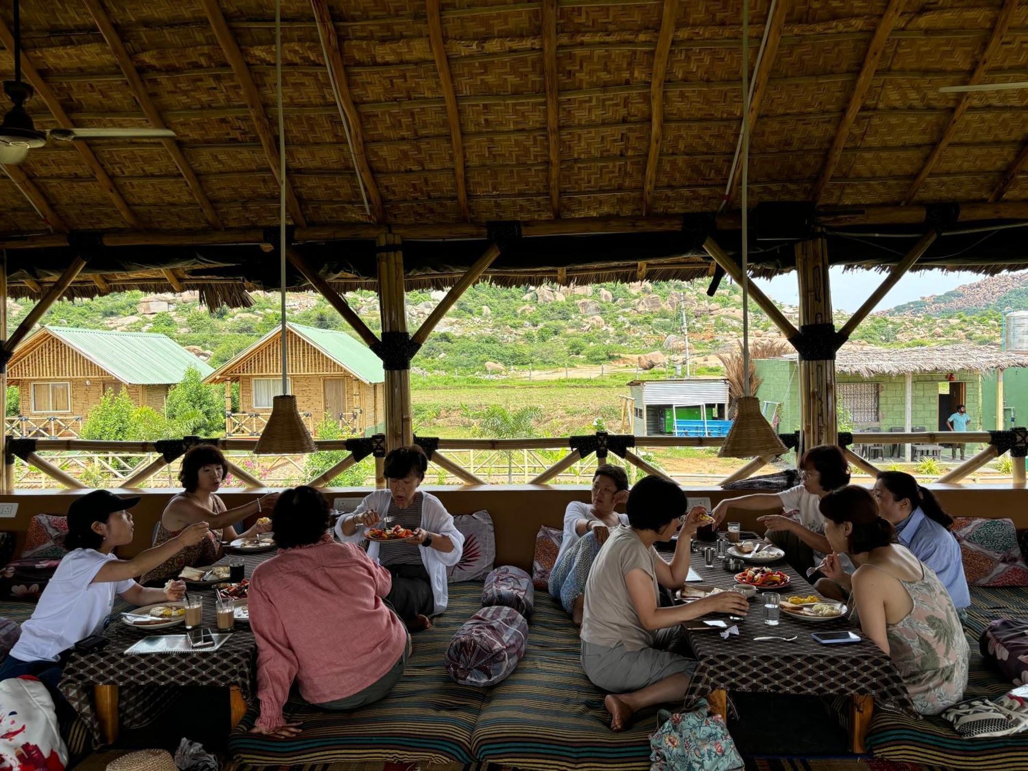 Mowgli'S Cafe Hampi & Guest House Екстер'єр фото