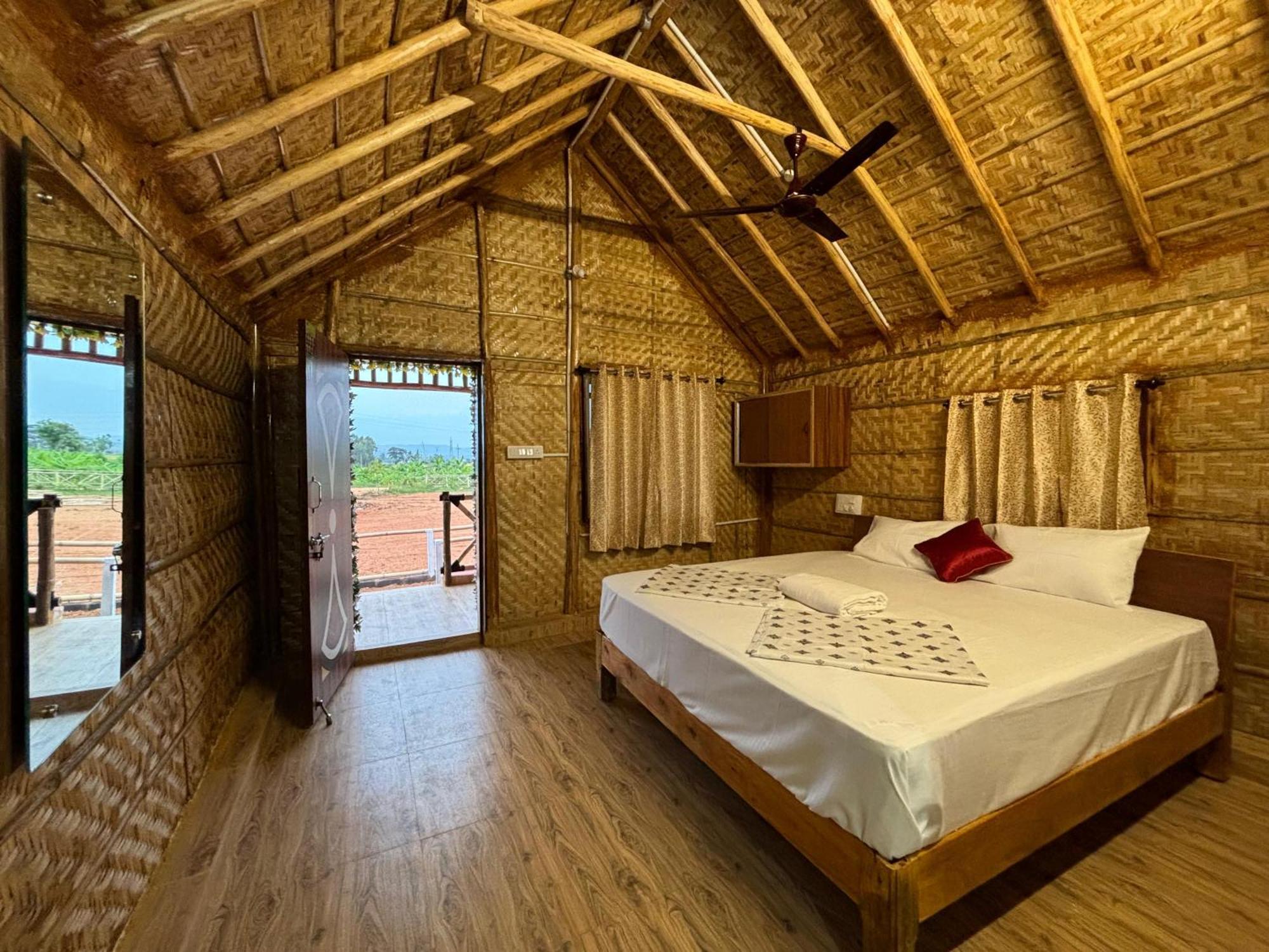 Mowgli'S Cafe Hampi & Guest House Екстер'єр фото