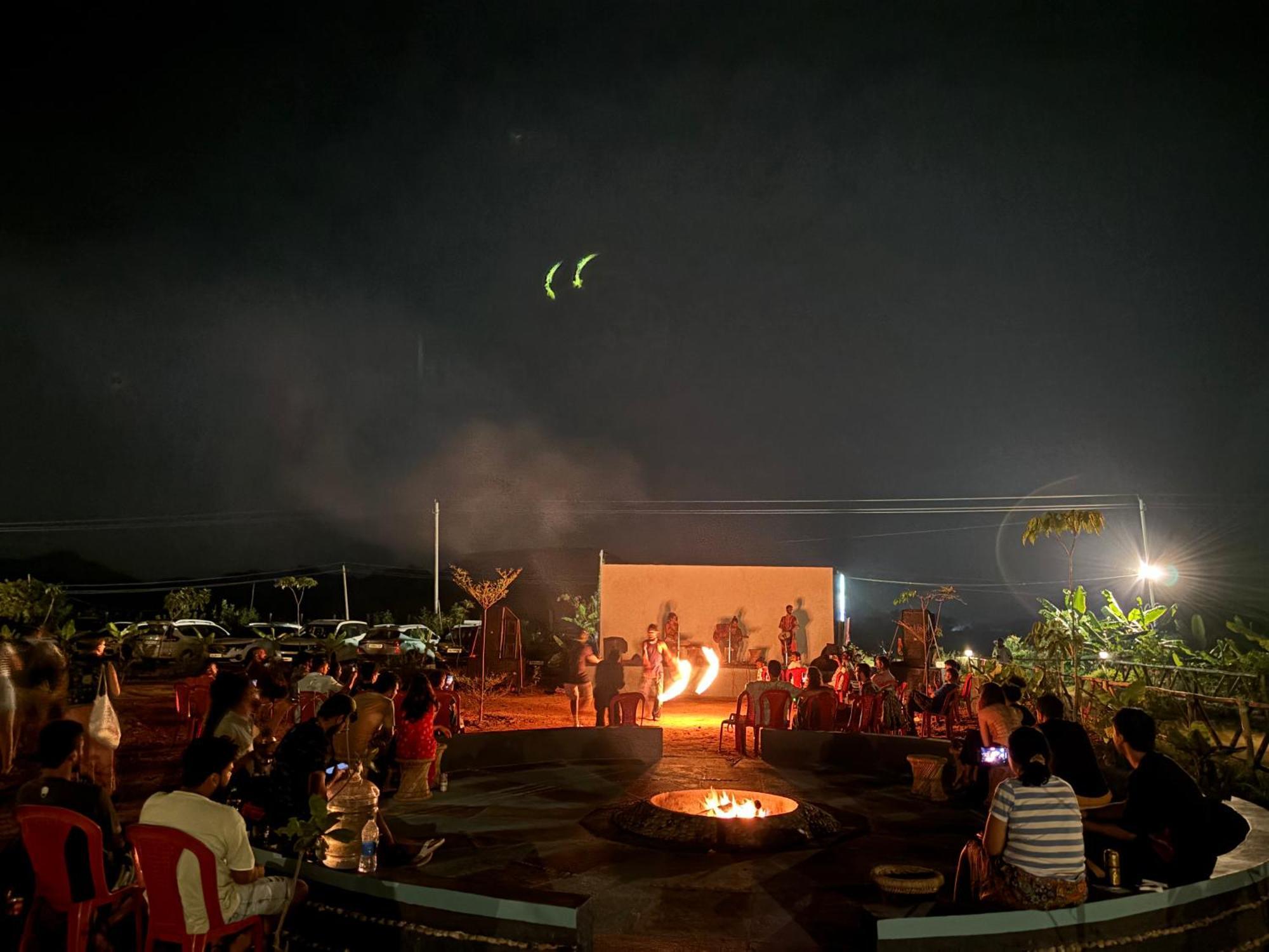 Mowgli'S Cafe Hampi & Guest House Екстер'єр фото