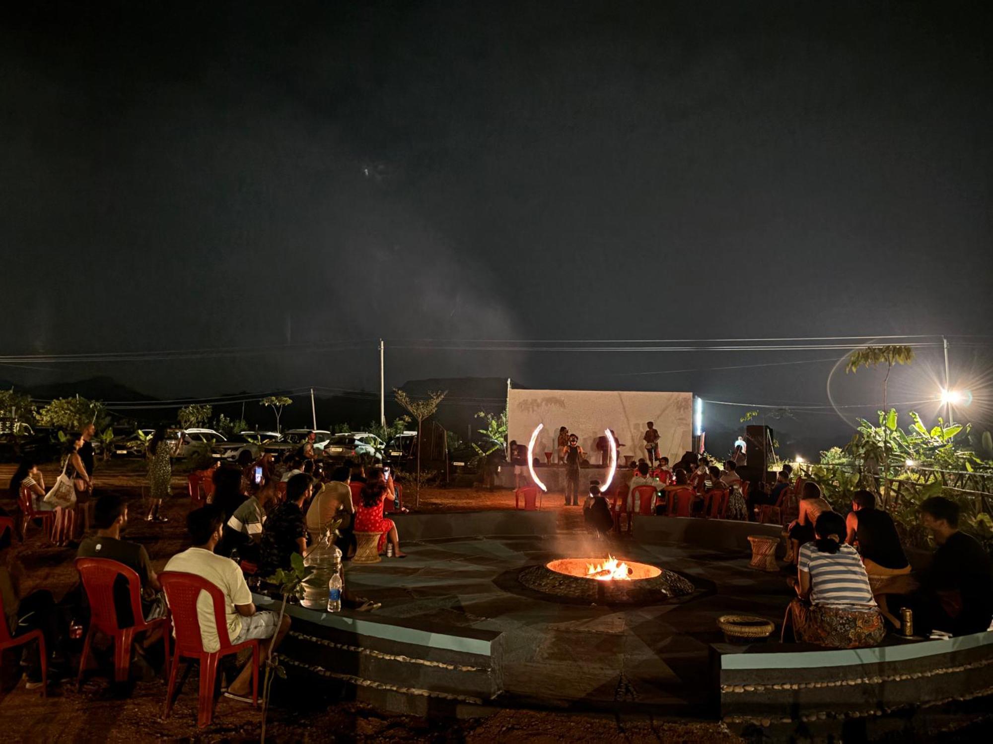 Mowgli'S Cafe Hampi & Guest House Екстер'єр фото