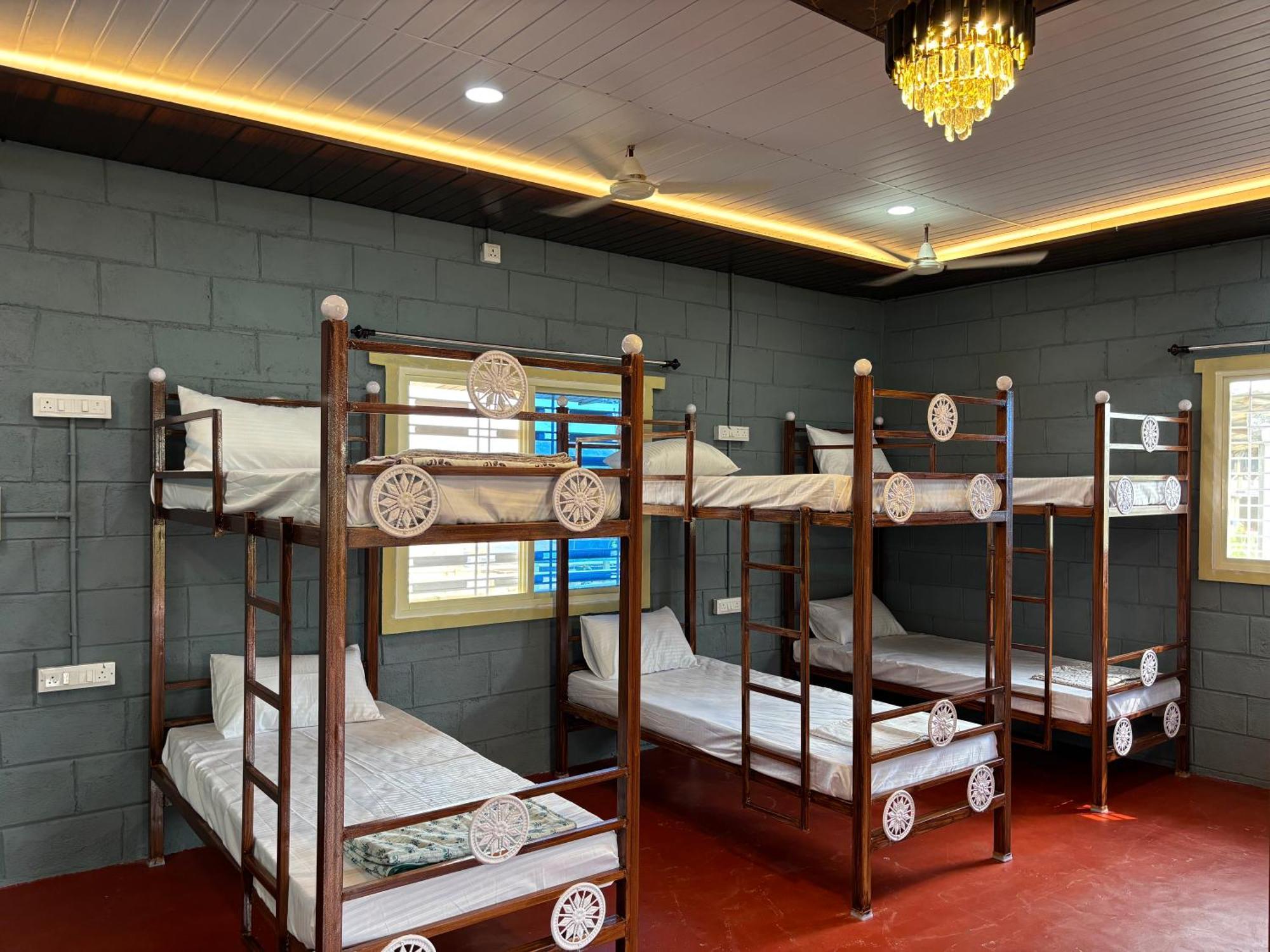 Mowgli'S Cafe Hampi & Guest House Екстер'єр фото
