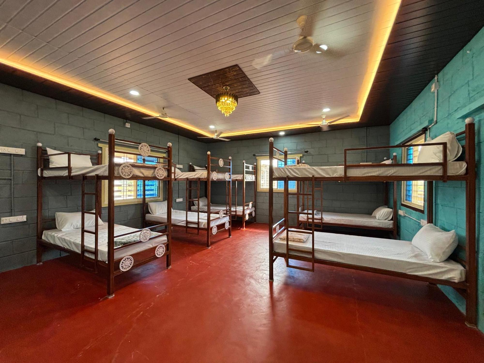 Mowgli'S Cafe Hampi & Guest House Екстер'єр фото