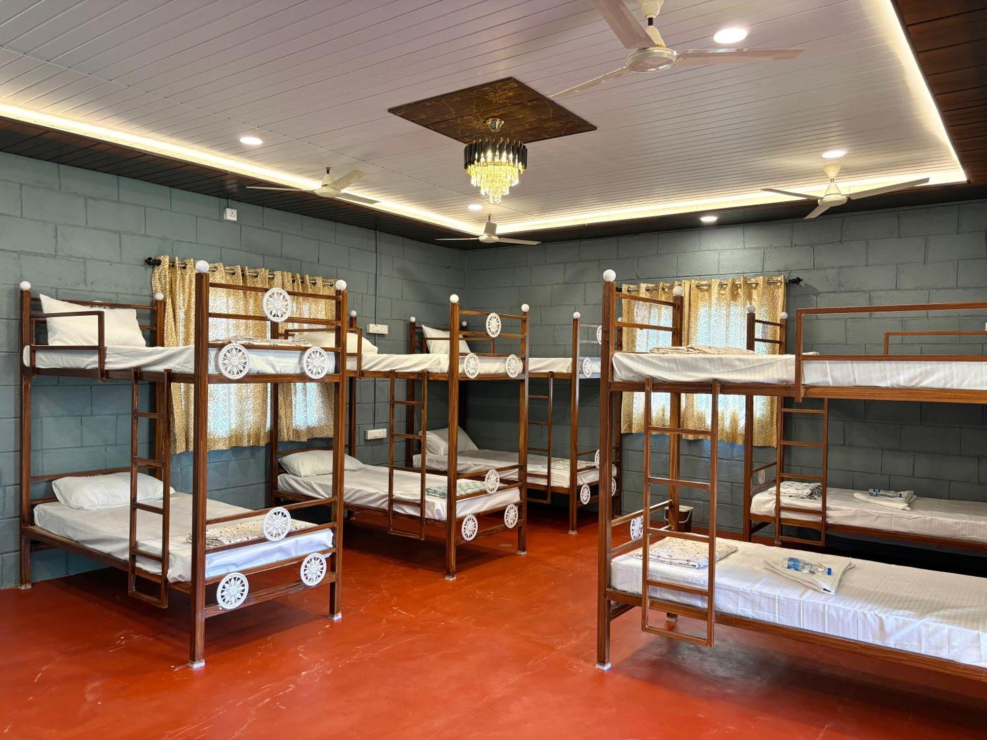 Mowgli'S Cafe Hampi & Guest House Екстер'єр фото