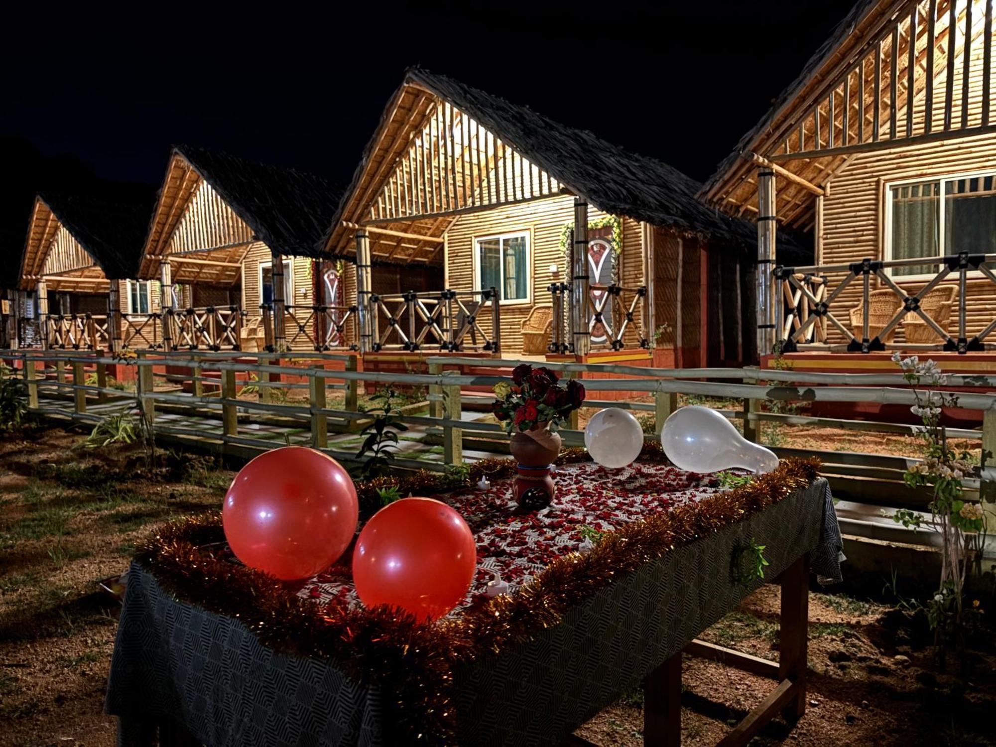 Mowgli'S Cafe Hampi & Guest House Екстер'єр фото