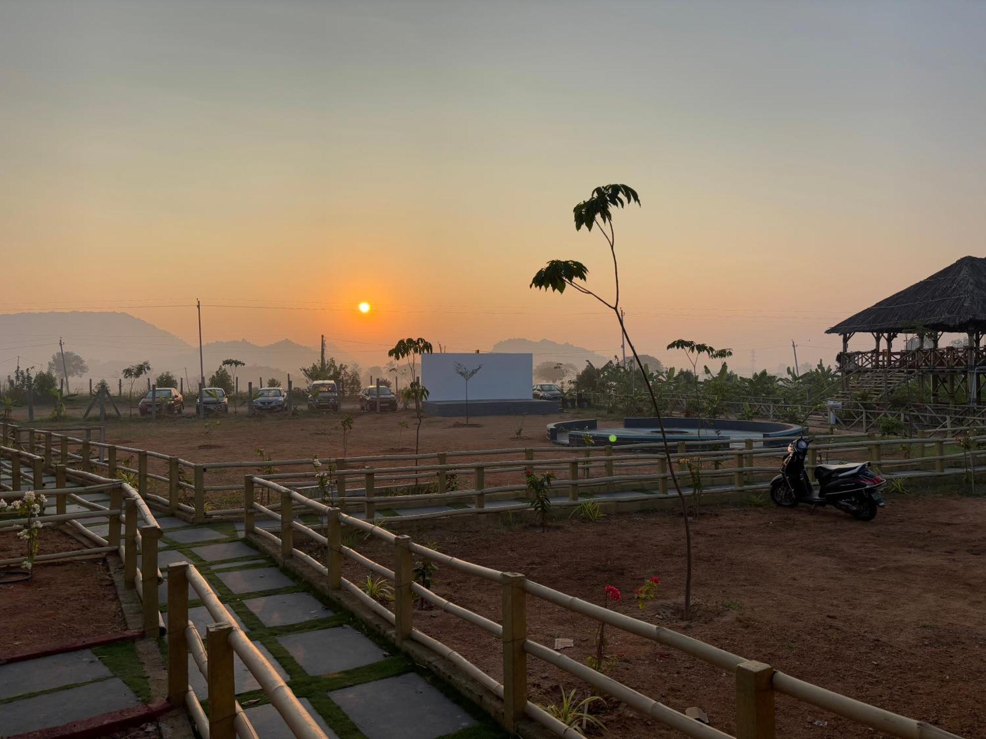 Mowgli'S Cafe Hampi & Guest House Екстер'єр фото