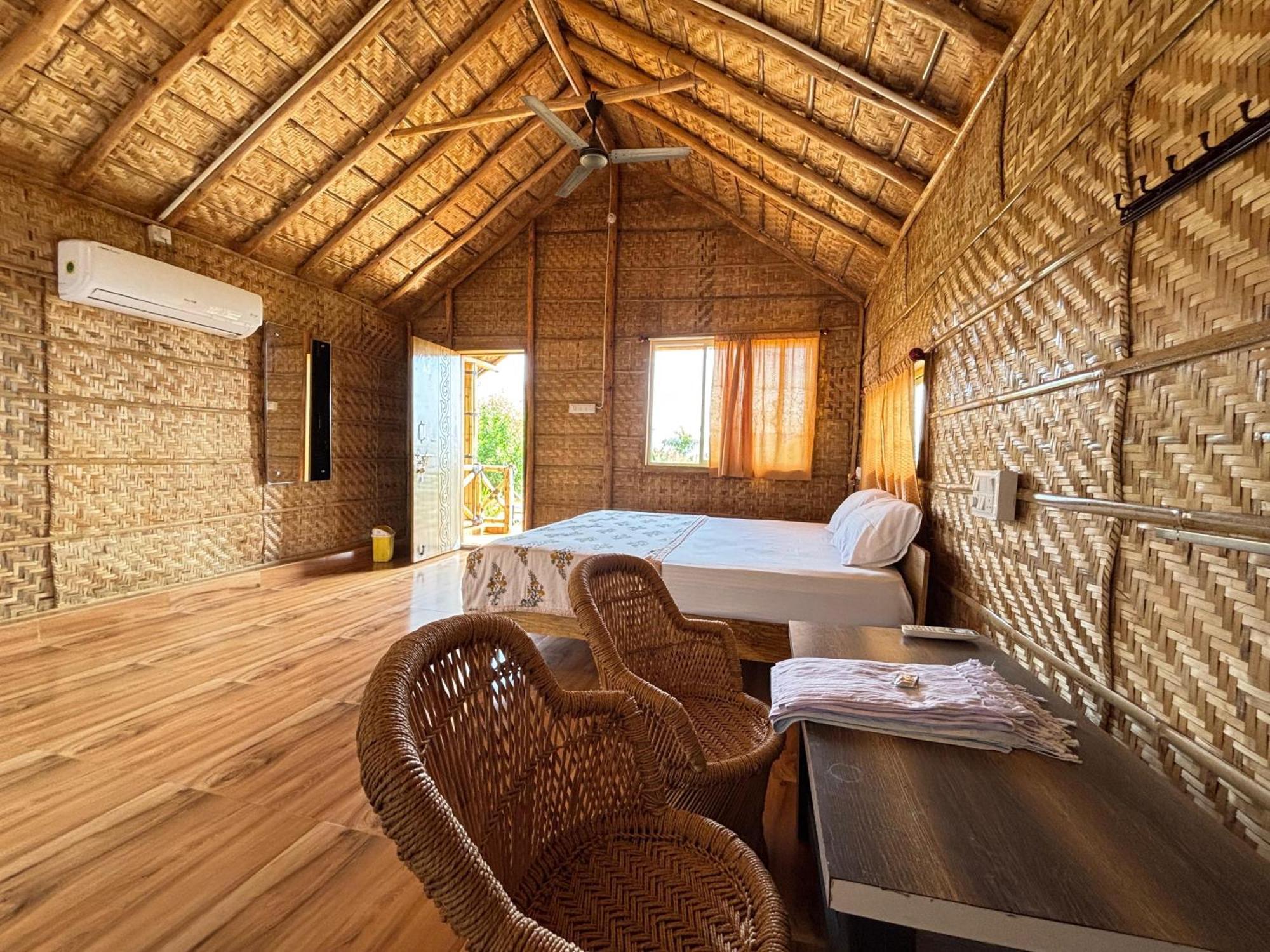 Mowgli'S Cafe Hampi & Guest House Екстер'єр фото